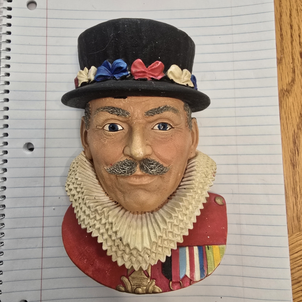 Vintage 1982 Legend Chalkware The Beefeater Head 6" Authentic